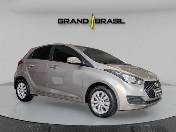 HYUNDAI HB20 1.6 COMFORT PLUS 16V FLEX 4P AUTOMÁTICO HYUNDAI HB20 1.6 COMFORT PLUS 16V FLEX 4P AUTOMÁTICO